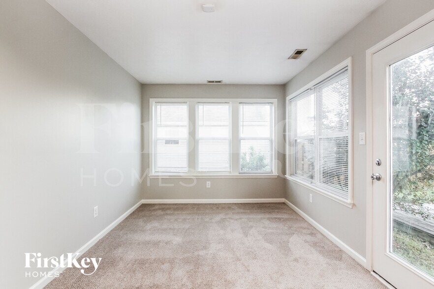 Building Photo - 5602 Wild Horse Dr