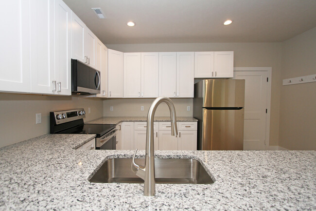 Building Photo - 841 W Burnham St