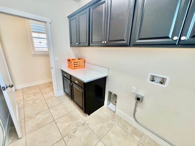 Building Photo - Application Pending! Lovely 4 bedroom 2.5 ...