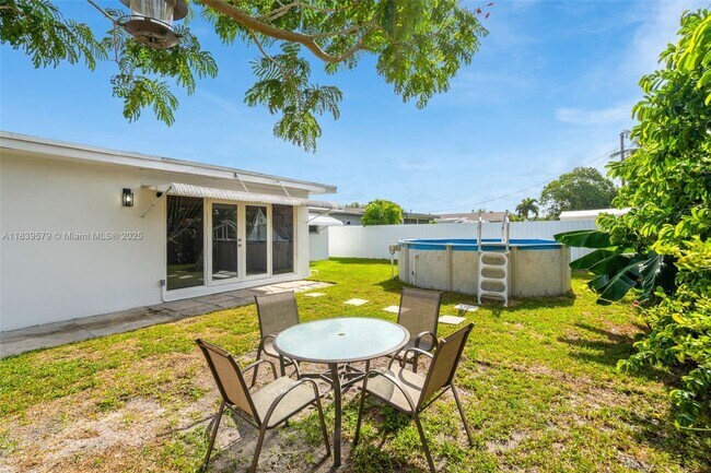 Building Photo - 8440 NW 11th Ct