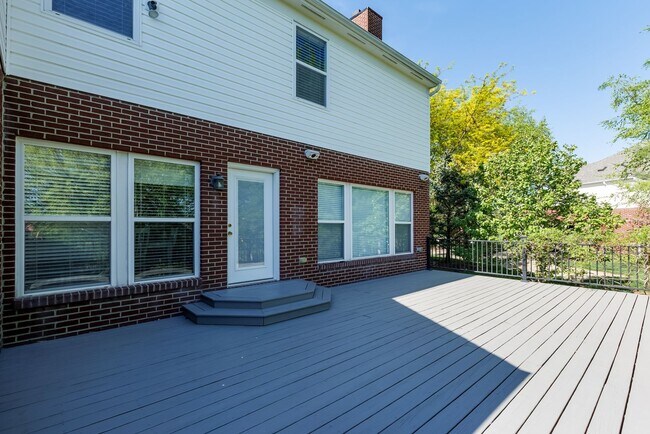 Building Photo - Short term rental available