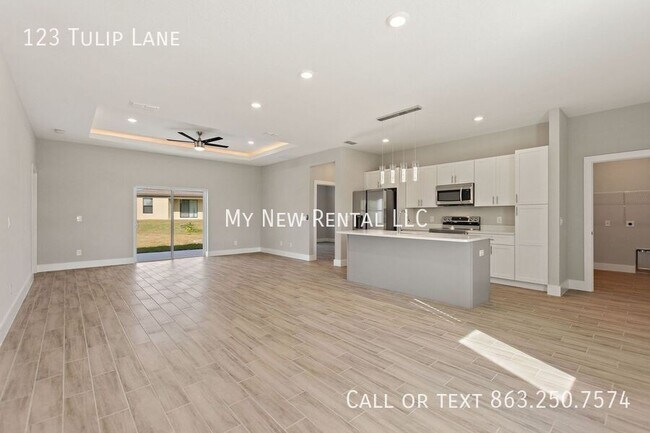 Building Photo - 123 Tulip Ln