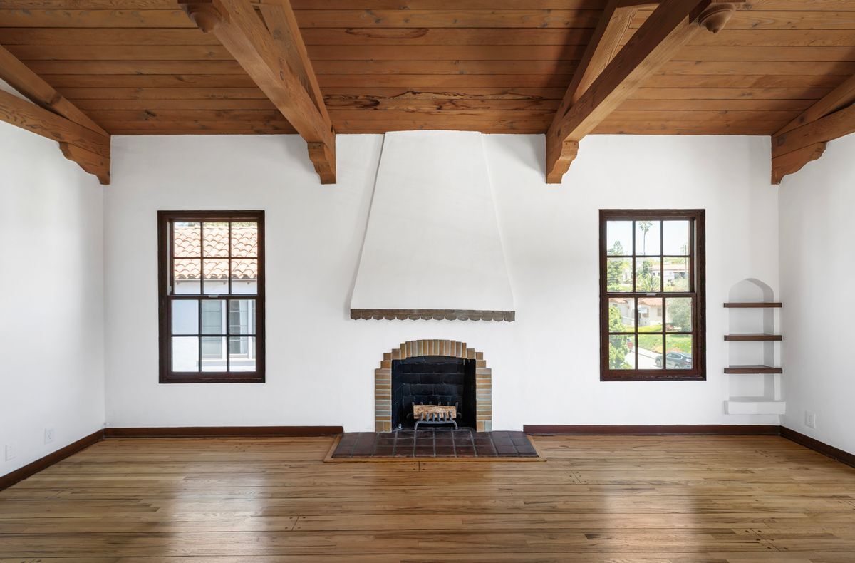 Building Photo - 2433 W Silver Lake Dr