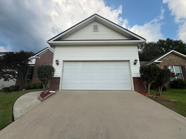 Building Photo - 107 Vanessa Dr