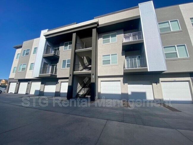 Building Photo - 5801 S Garnet Dr
