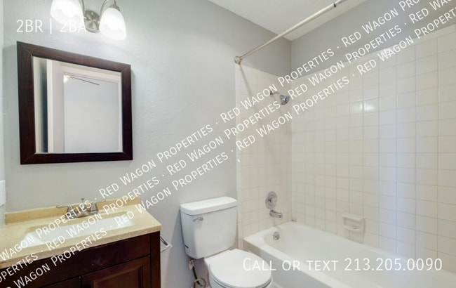 Building Photo - 5806 Rue Royale