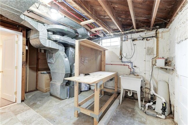 Building Photo - 2308 Mary Baldwin Dr