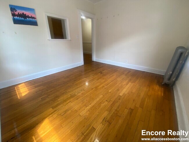 Building Photo - 364 Riverway