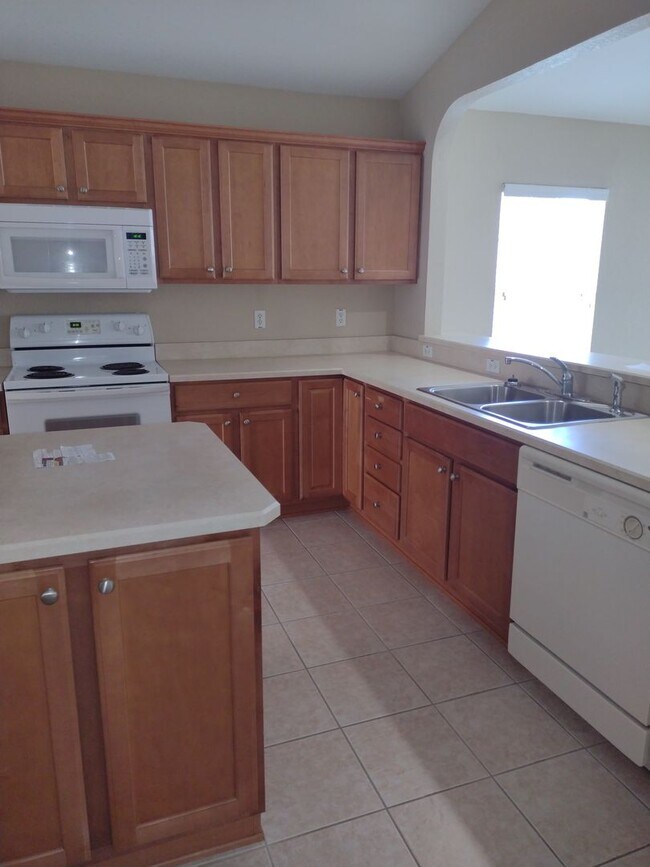 Building Photo - Beautiful home in Stonecrest