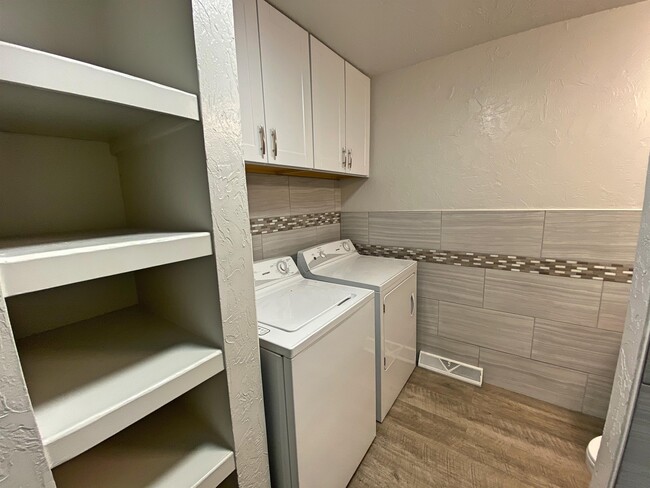 Building Photo - 4830 Field Ct