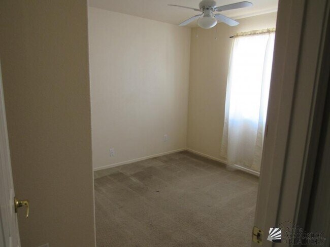 Building Photo - 3039 S Tangerine Ave