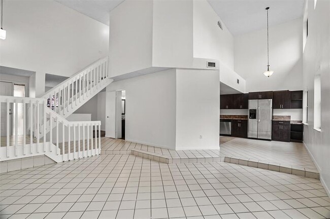 Building Photo - 1013 SW 112th Ter