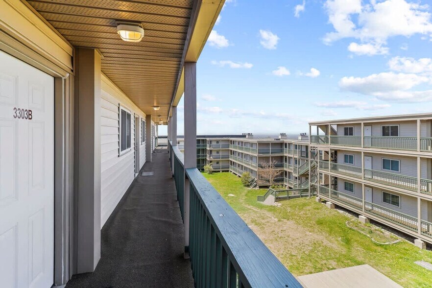 Building Photo - 1216 Pinnacle Rdg Rd