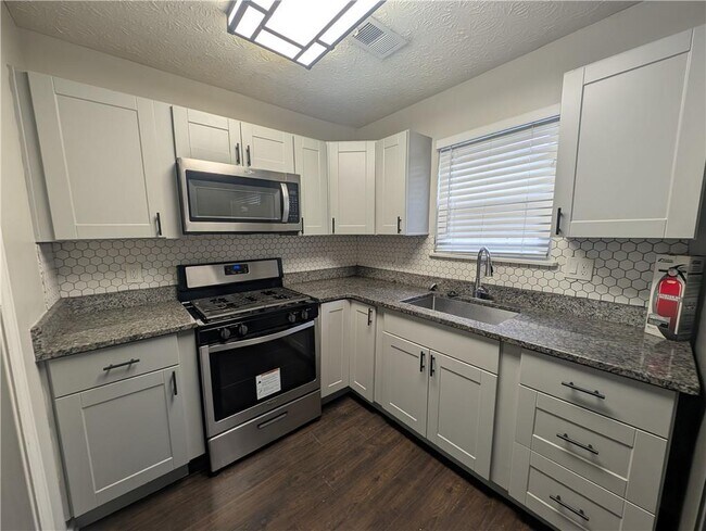 Building Photo - 155 Chesapeake Dr