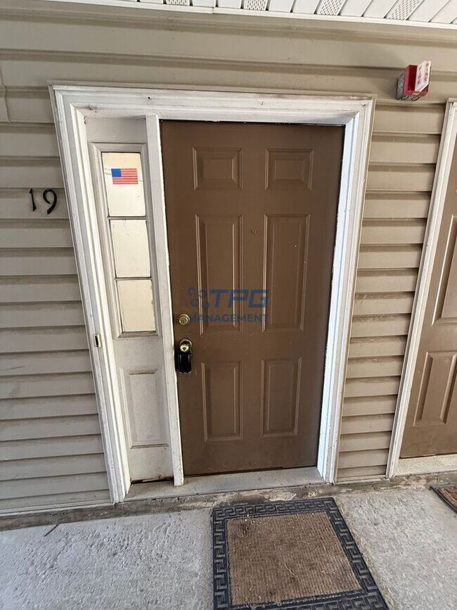 Building Photo - 19 Newburgh Dr