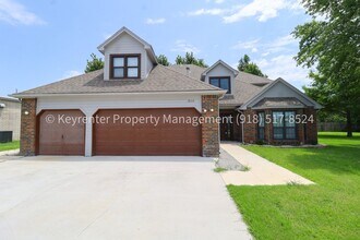 Building Photo - 5 Bed | 4 Bath in East Tulsa!