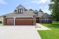 Building Photo - 5 Bed | 4 Bath in East Tulsa!