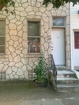 Building Photo - 586 Clinton St
