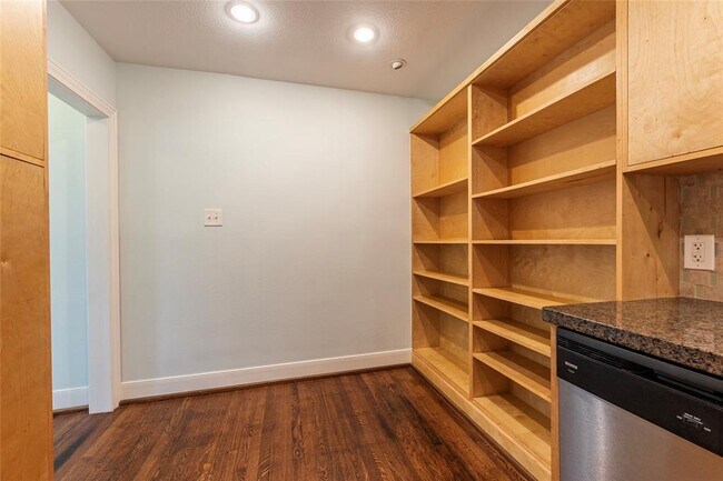Building Photo - 1413 Tremont St