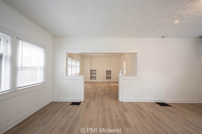 Building Photo - 1331 W 34th St