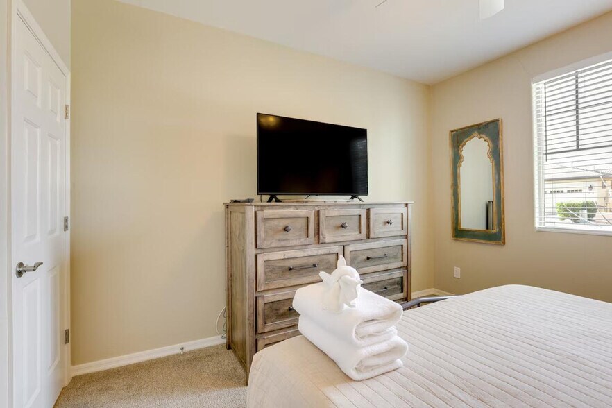 Building Photo - 17932 W Glenhaven Dr