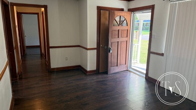 Building Photo - RATE DROP ALERT (was $1875/month)!