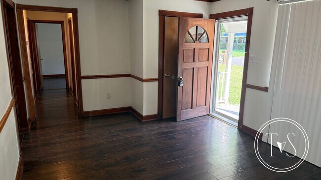 Building Photo - WINTER MOVE-IN SPECIAL: 50% OFF 1ST FULL MONTH OF RENT** (**see description for details)