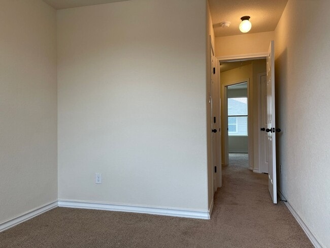 Building Photo - Townhome for rent