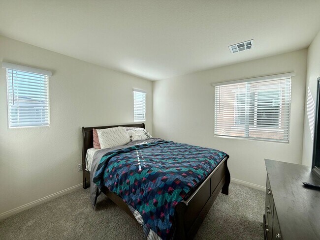 Building Photo - COMING SOON! 3/BD 2.5/BA Townhouse W/ Amaz...