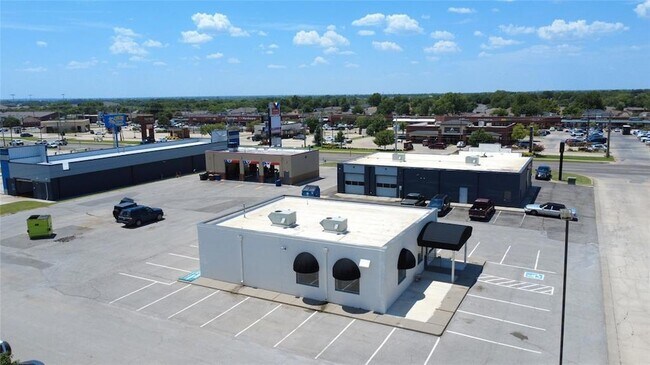 Building Photo - 11704 S Western Ave