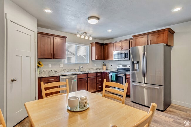 Building Photo - 14409 S Oakfield Way