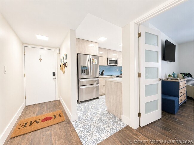 Building Photo - 10044 S Ocean Dr