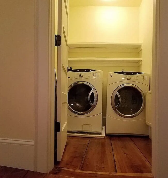 Building Photo - 14 Gray St