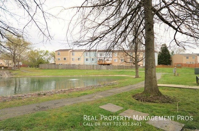 Building Photo - 8313 Claremont Woods Dr