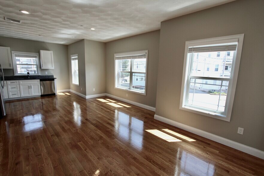 Building Photo - 11 Dehon St