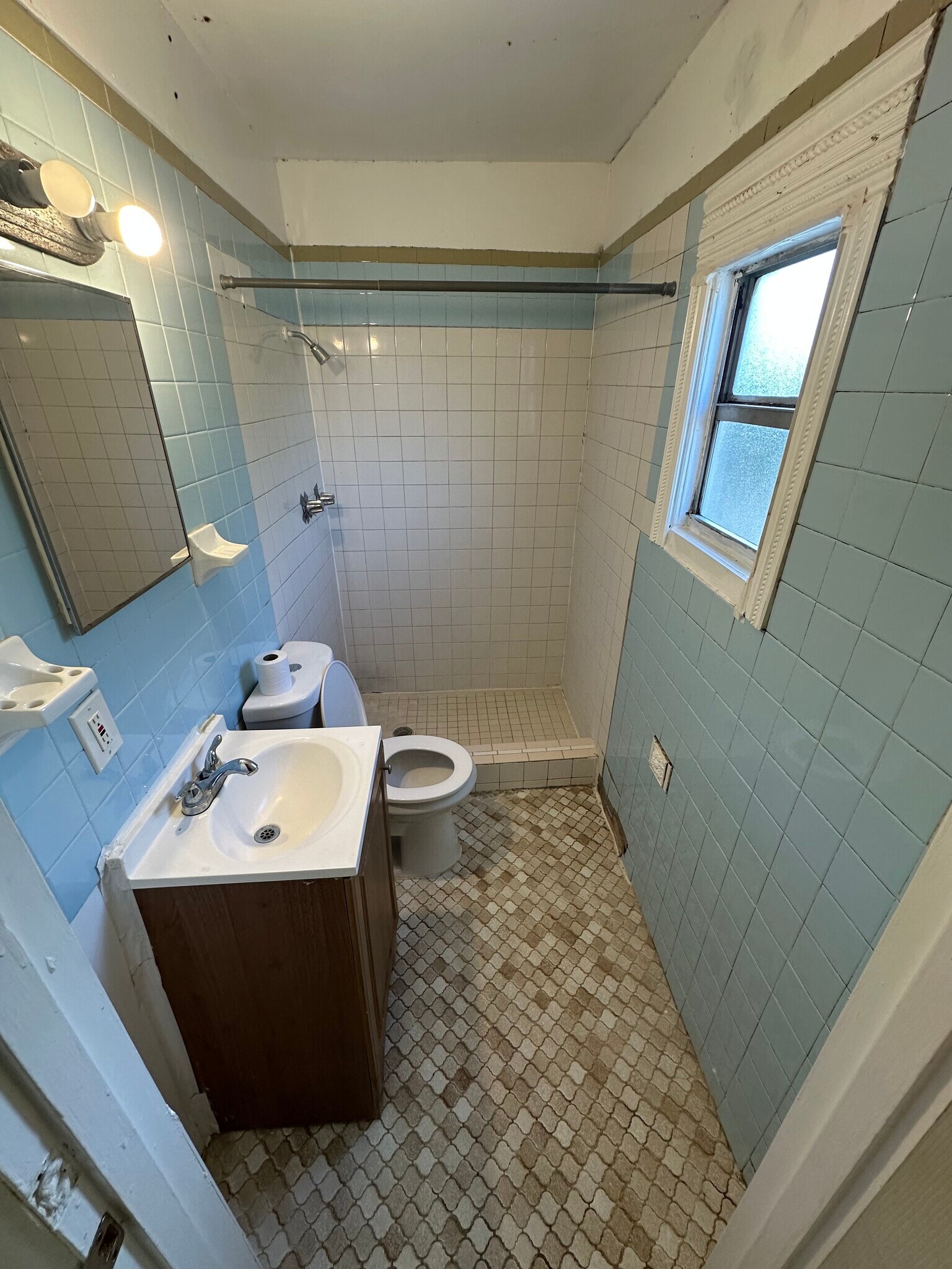 Building Photo - 1105 E Bird St