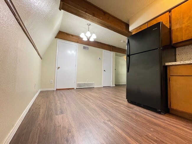 Building Photo - Affordable 2 bed in Arts District