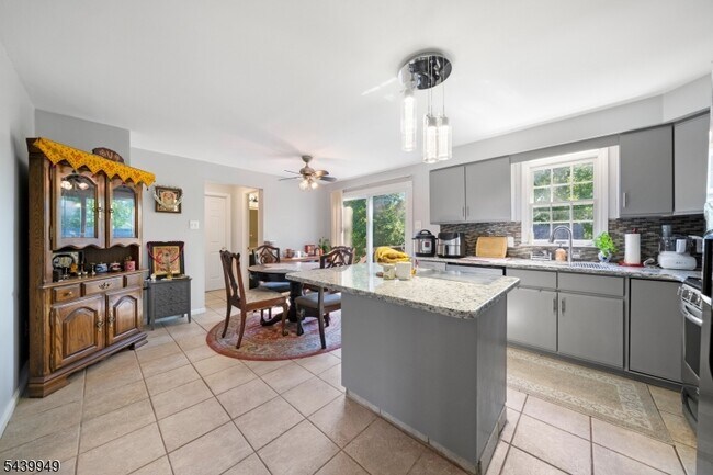 Building Photo - 32 Montville Ave