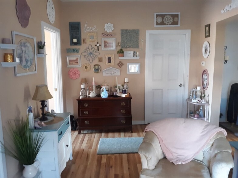 Entry - 5433 Bennett St