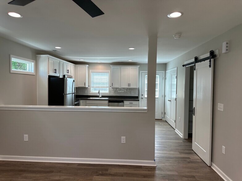 Pony wall to elevate the space and enhance the open, airy feel - 2225 Kenwood Blvd SE