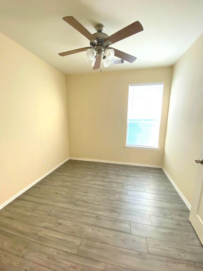 Building Photo - 29880 Dovetail Blf Ln
