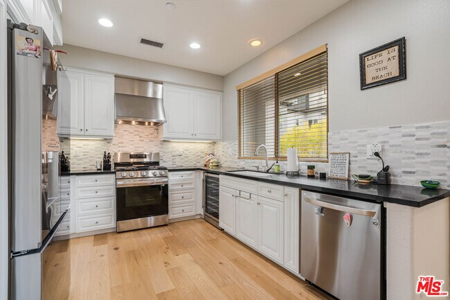 Building Photo - 5701 Kiyot Way