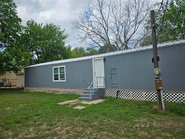 Building Photo - 723 Alamo St