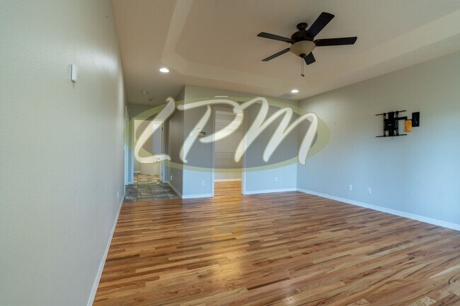 Building Photo - Spacious 3-Bedroom Home on 4.5 Acres – Pos...