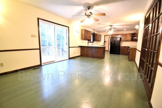 Building Photo - 901 Fredonia Dr
