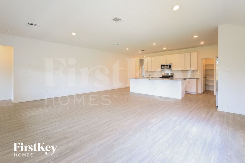 Building Photo - 6728 Beehive Dr