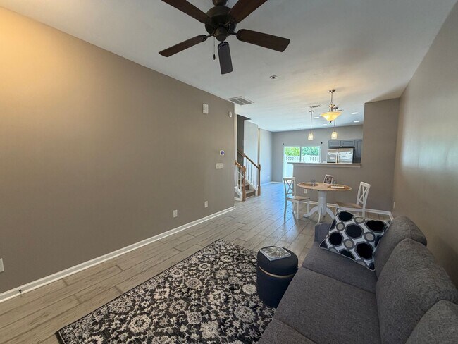 Building Photo - 422 Delta Dr