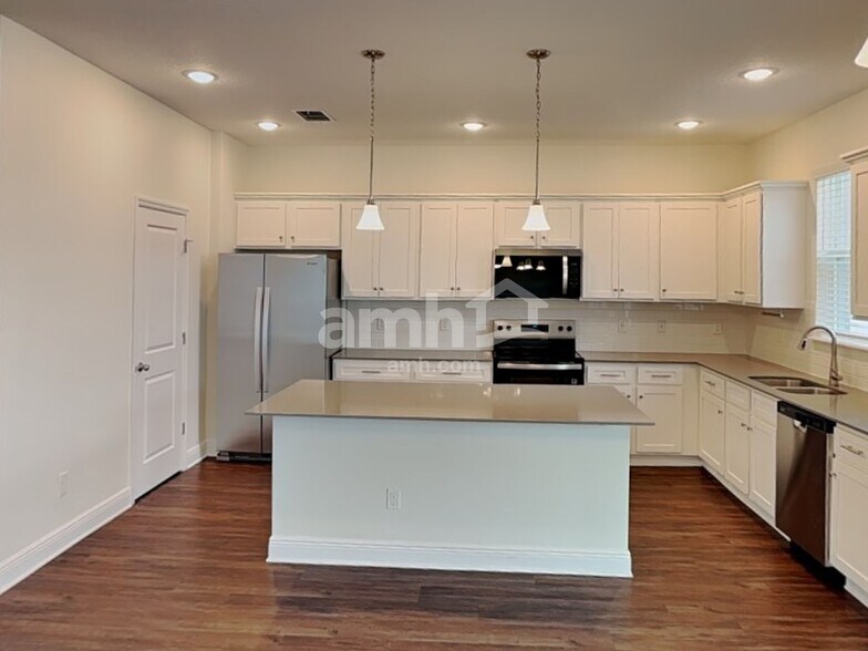 Building Photo - 2805 Ponds Trl