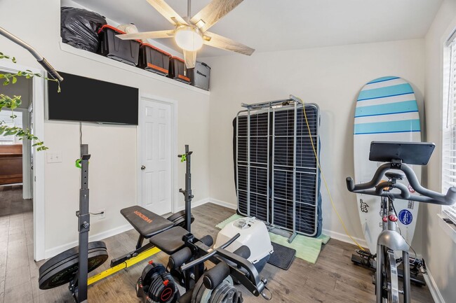 Building Photo - Modern Comfort & Convenience in Regents Green Townhome