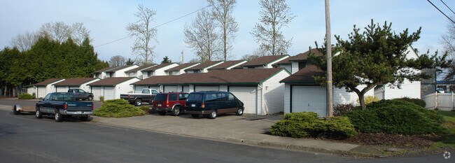 Building Photo - Waterfront Townhouses